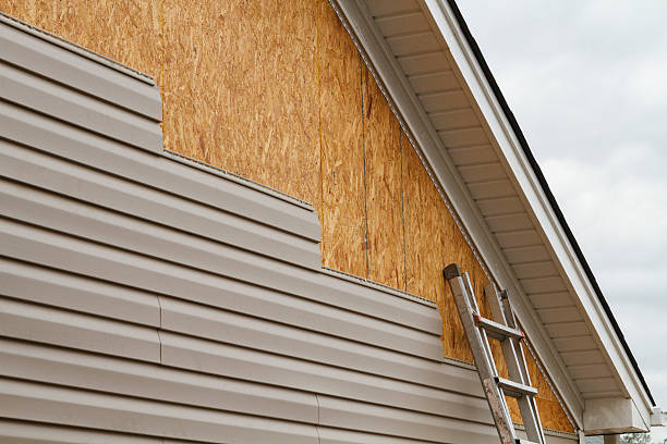 Professional Emergency Siding Repair technician working in Huntingdon, TN